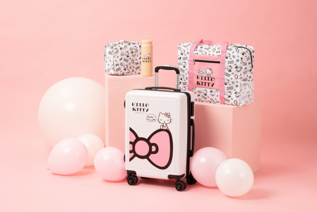 太犯規！超萌聯名居然還有粉色款！在佐登微爾、佐登商城、佐登妮絲城堡消費滿額或購買指定商品可以加價購Hello Kitty粉色款聯名商品。