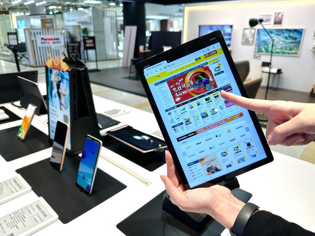 燦坤「揚眉兔氣」新春購物節 SAMSUNG手機及平板指定機型下殺69折起。(燦坤提供)