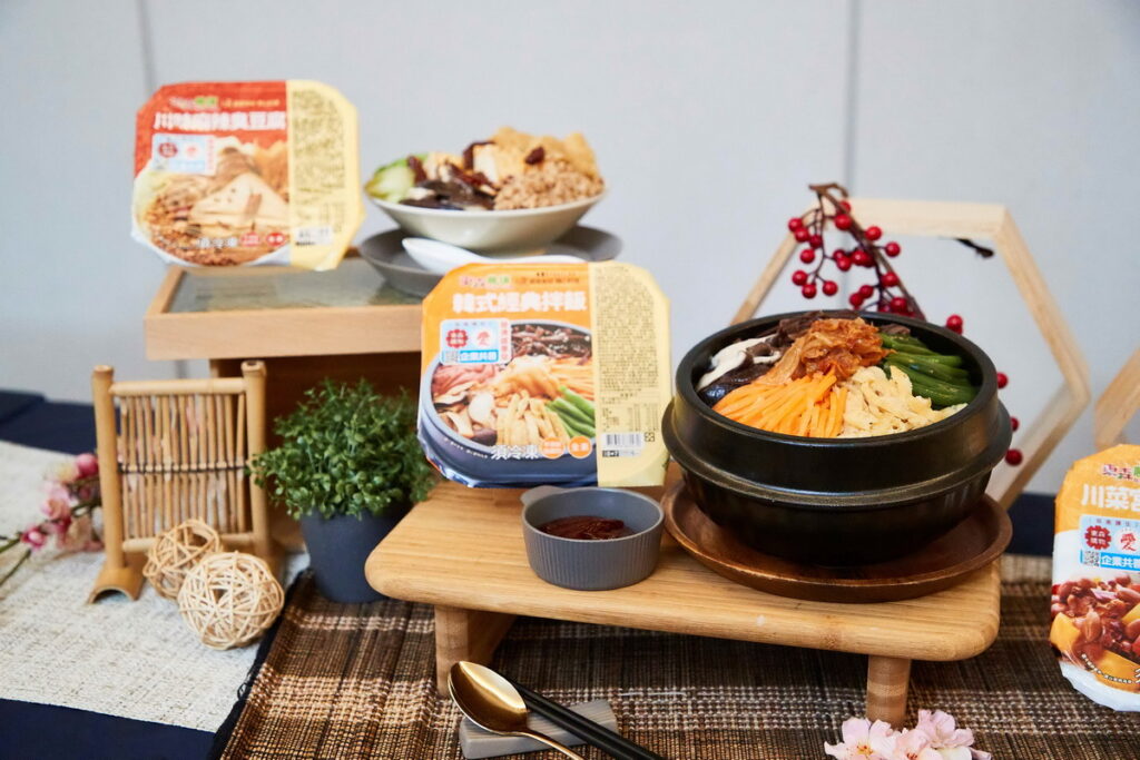 ▲東森購物推出「共善商品」為「東森農場-蔬食餐盒」，圖為韓式經典拌飯。