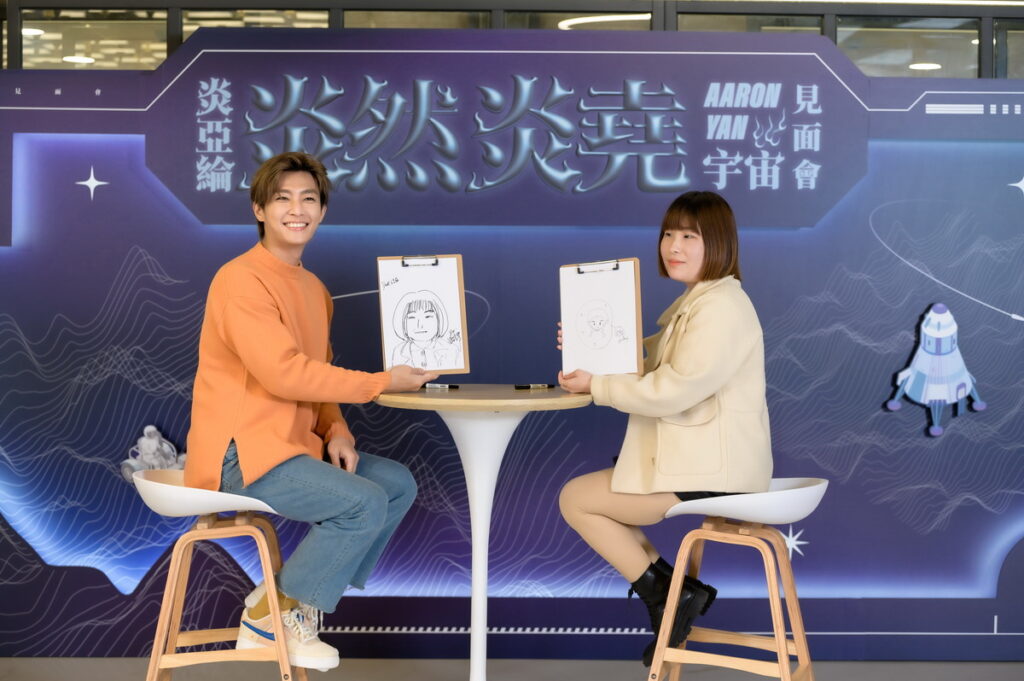 幸運粉絲獨家體驗與炎P「深情對畫」（圖源：Dolfan）