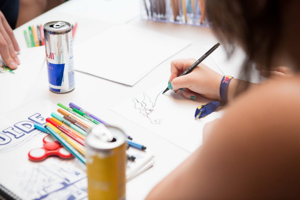 只要有一枝筆、一張紙就能參與Red Bull Doodle Art，讓你隨筆塗鴉塗到阿姆斯特丹，還能發行NFT-