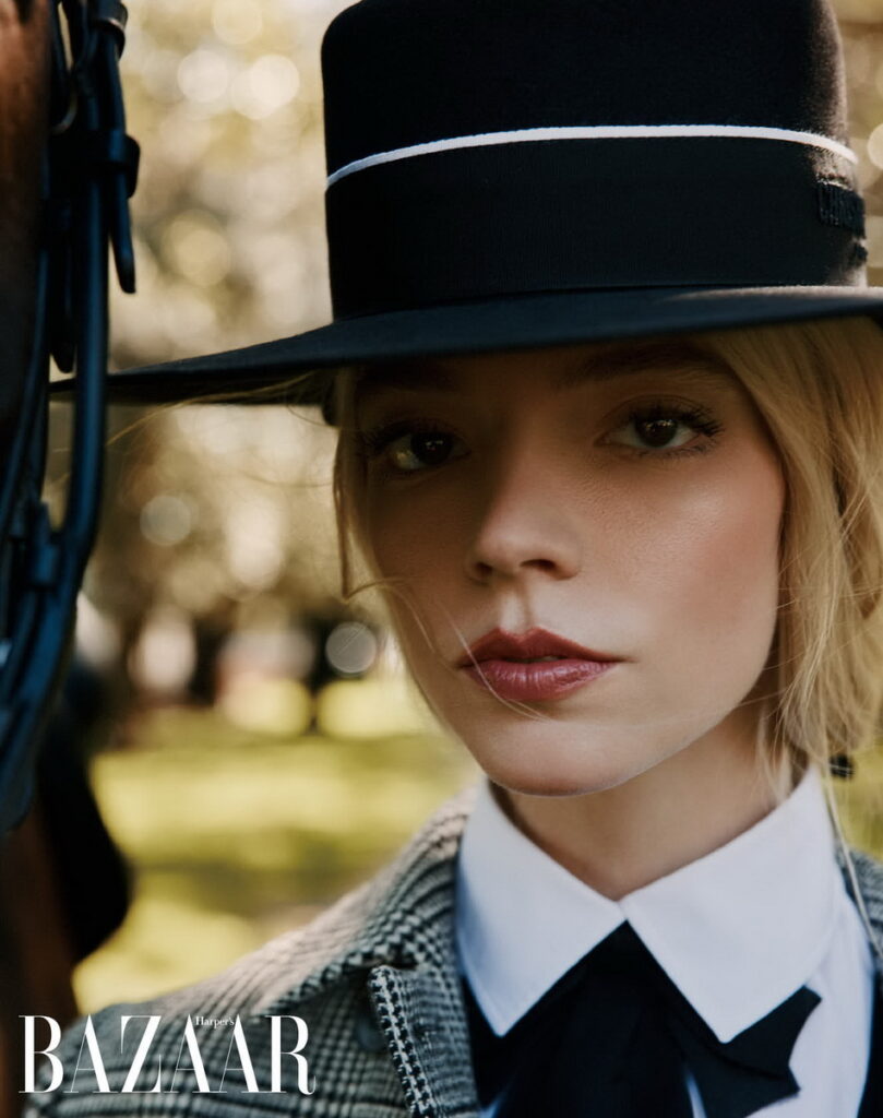 襯衫、外套、帽飾，Dior。(照片轉載自「《Harper’s BAZAAR》國際中文版」)