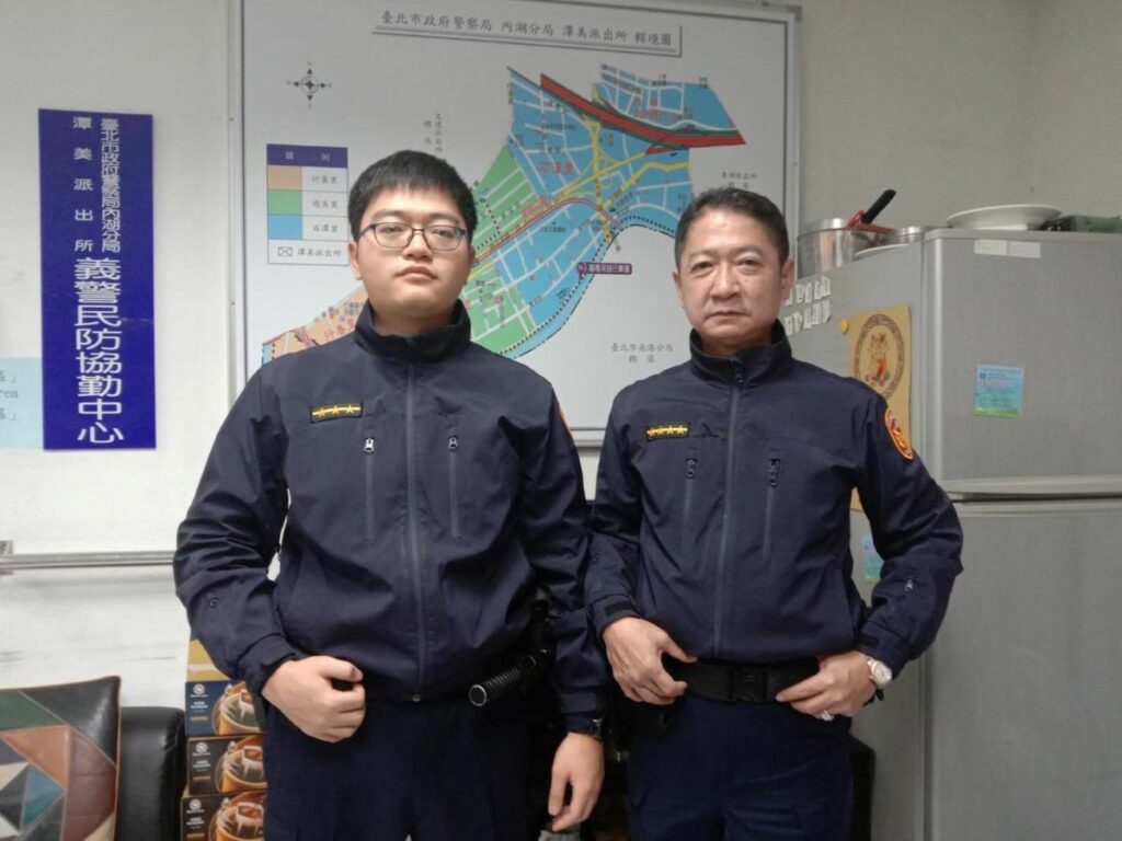 潭美派出所警員顏廷光(左)、巡佐楊錦棠(右)
