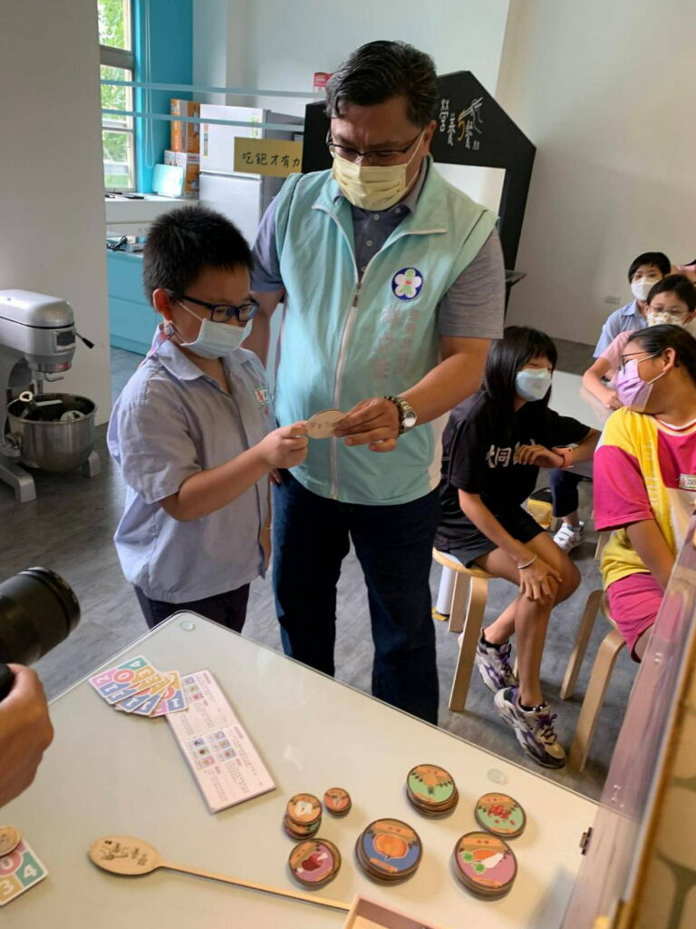 　嘉義市與灃食公益飲食文化教育基金會合作，攜手導入「營養5餐」教育計畫。