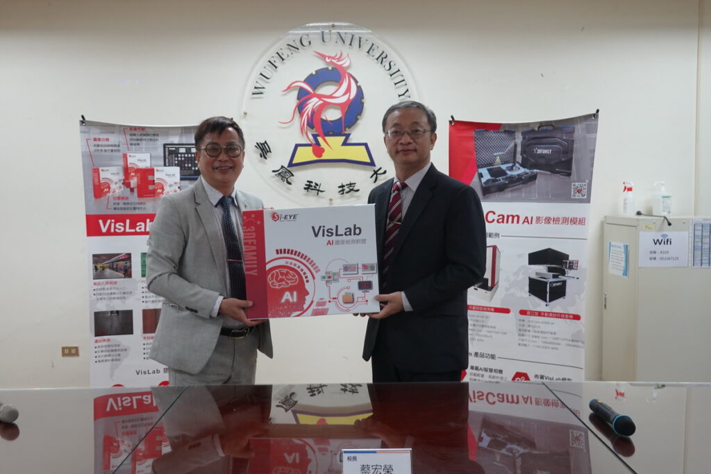 智泰科技董事長許志青(左一)捐贈150套AI圖像辨識軟體給吳鳳科技大學