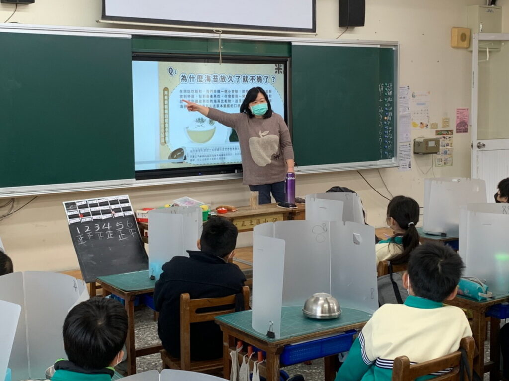 合作學校使用灃食設計教材，讓孩子從吃入口的食物學習飲食知識。