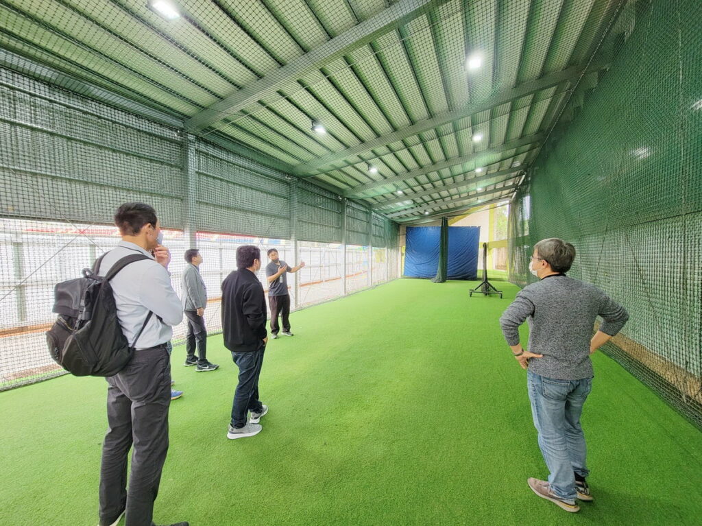台鋼雄鷹參觀嘉義市立棒球場的完備設施 