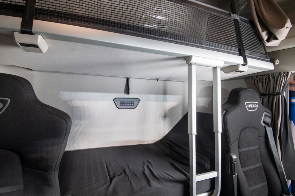 全新IVECO S-WAY著重整體空間設計佈局與座艙舒適性_一體式上下鋪