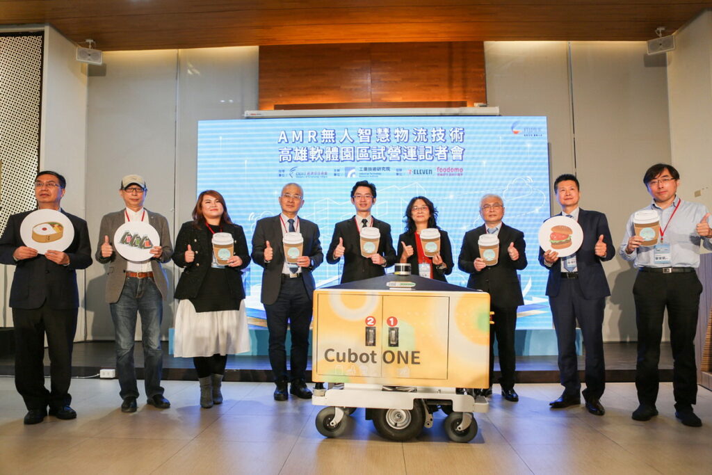 經濟部技術處補助工研院打造全臺第一個機器人外送員Cubot ONE，自3月1日起至12月31日在高軟園區試營運，園區上班族可透過手機訂購7-ELEVEN軟科門市商品。
