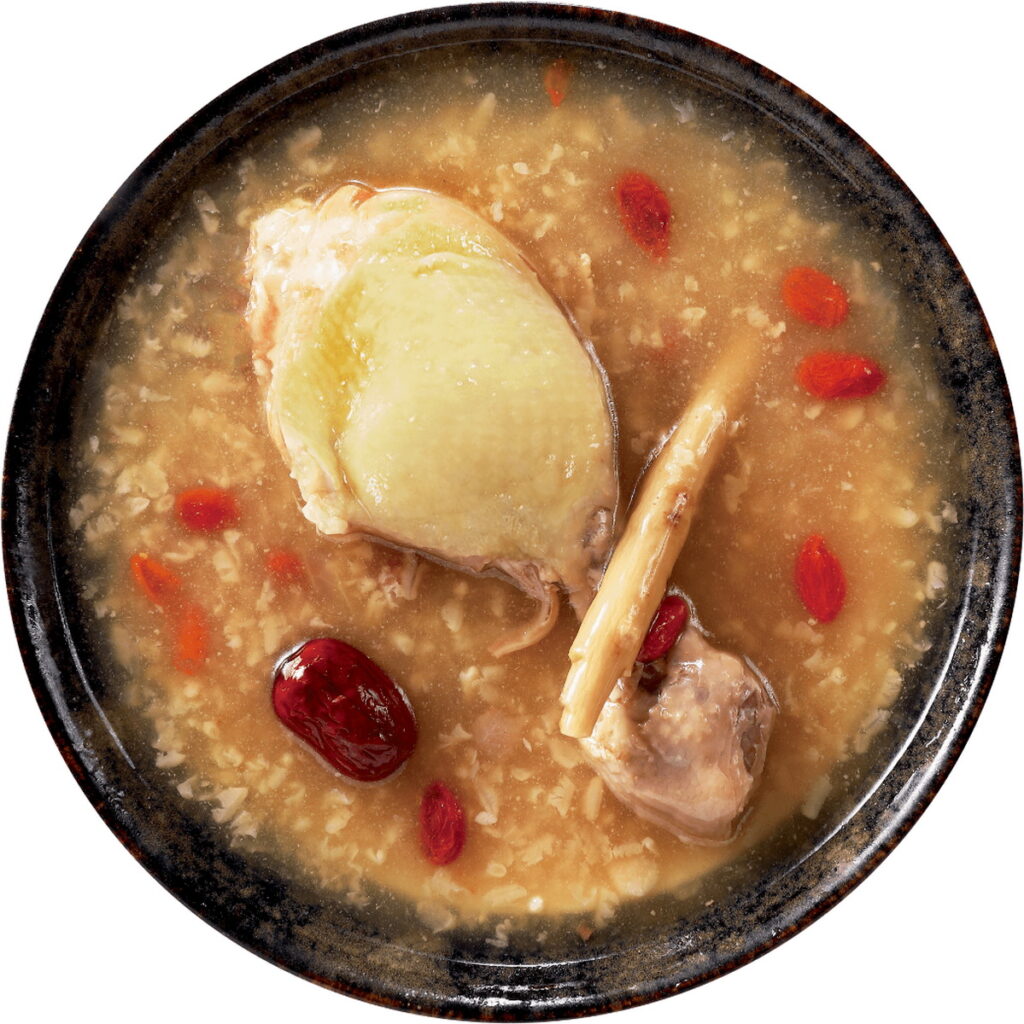 萊爾富推出超商獨家起家雞x洽富氣冷雞聯名的「蔘蔘做的雞湯」居家調理包示意畫面