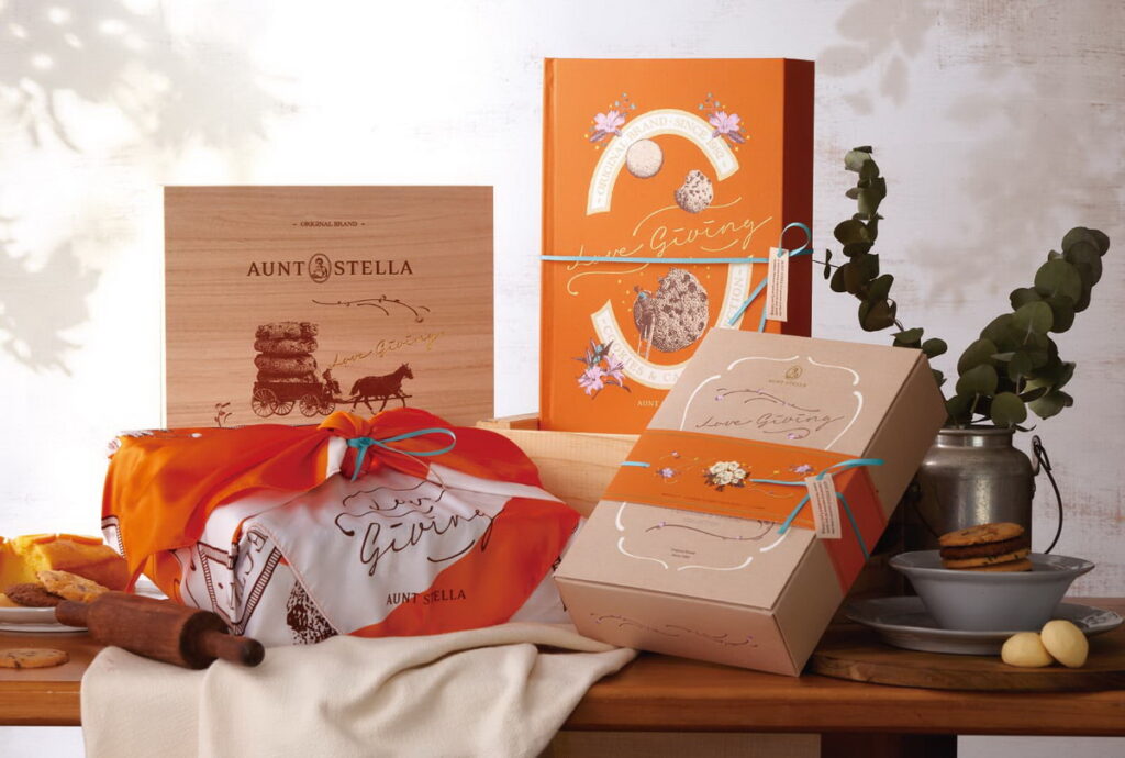 Aunt Stella 詩特莉全新「經典」系列禮盒風格典雅，適合做為婚約喜餅與日常贈禮；右圖為「匠心」禮盒。