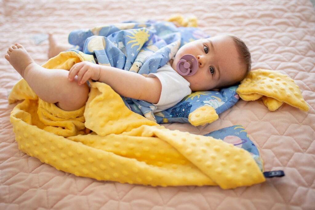 La Millou豆豆毯安撫顆粒打造宛如被媽咪擁抱的安心氛圍，讓寶寶半夜不再被驚醒！