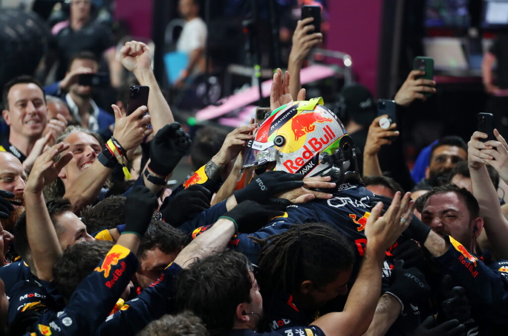 Red Bull車隊車手Sergio Pérez一路狂飆，拿下沙烏地阿拉伯大獎賽冠軍