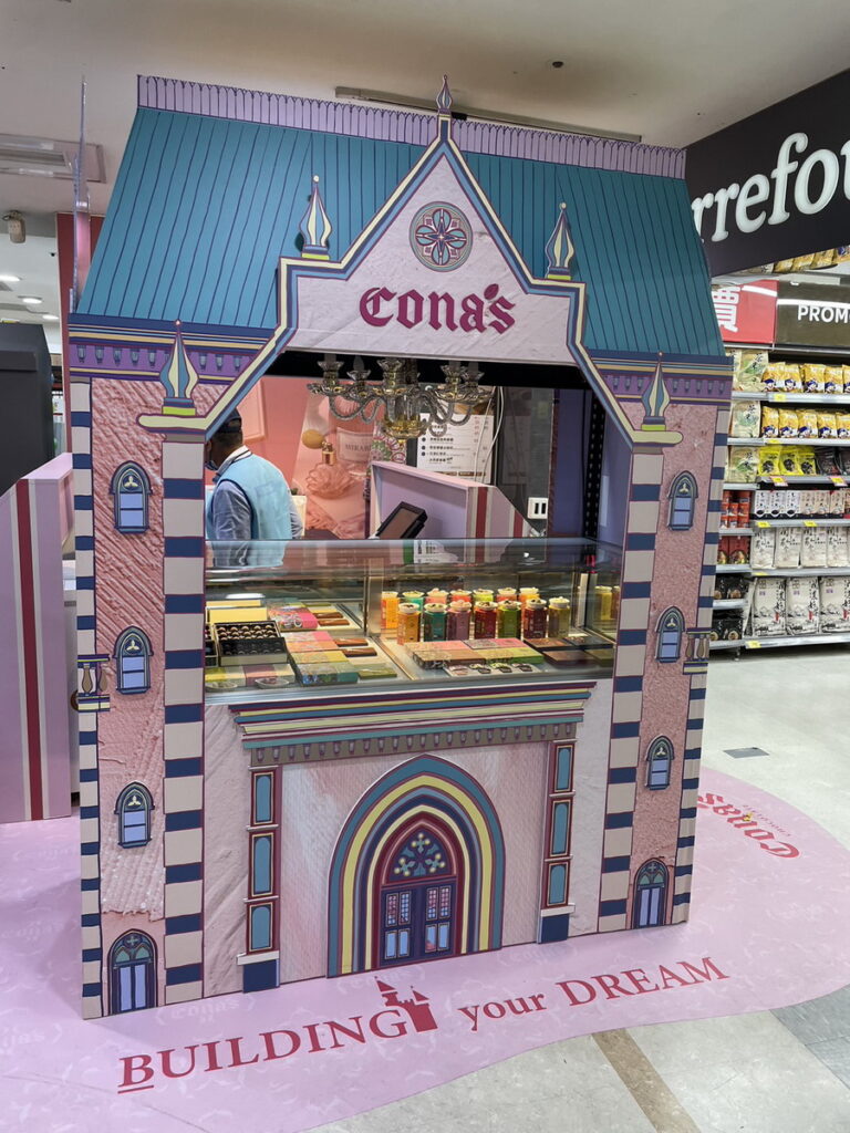 Cona‘s妮娜巧克力快閃店今日已於家樂福天母店製作完成