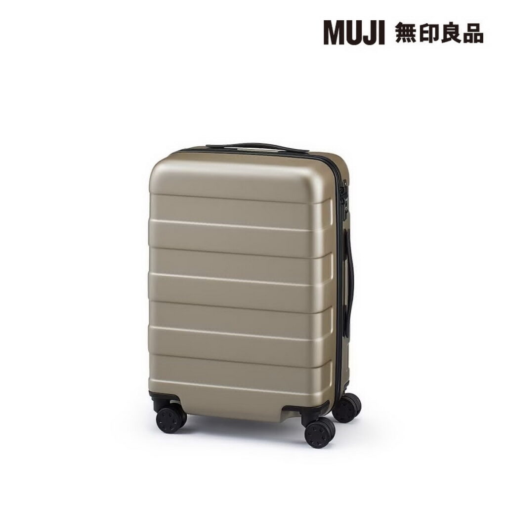 「MUJI」20吋四輪硬殼止滑拉桿箱，售價4300元。