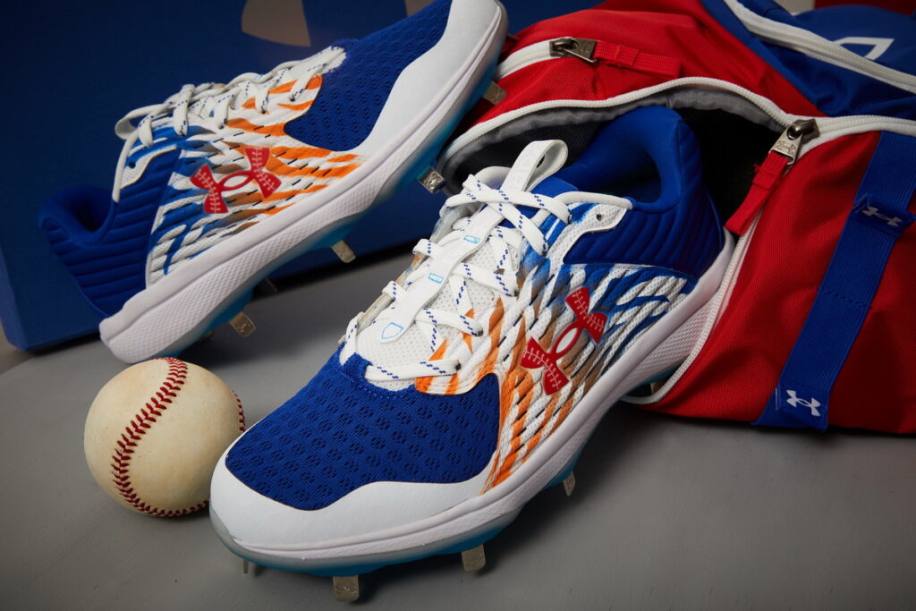 「UA 訂製棒球釘鞋」鞋側大面積的老虎斑紋，概念來自從小跟隨子鵬至今的綽號『老虎』！