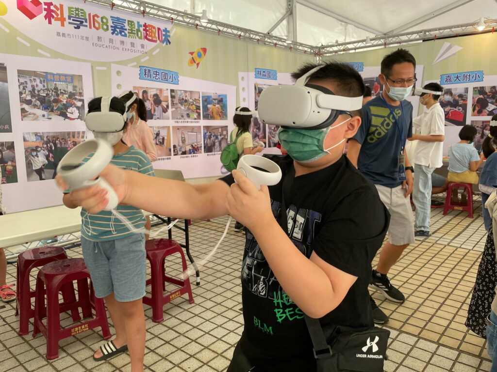 以VR帶給學生臨感感，增加互動