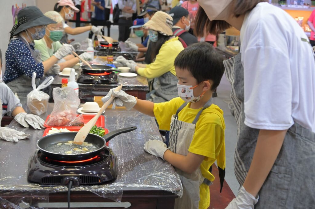 台灣美食展寓教於樂適合各年齡層民眾共同參與。