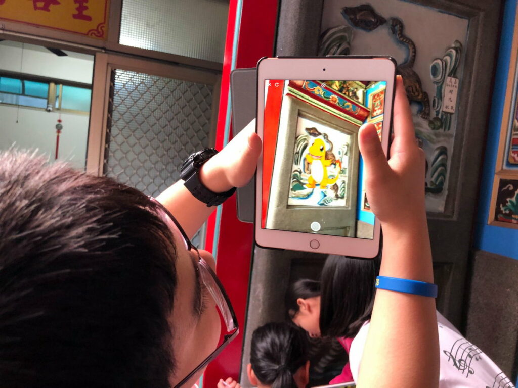 學生利用AR探索廟宇 增添學習趣味