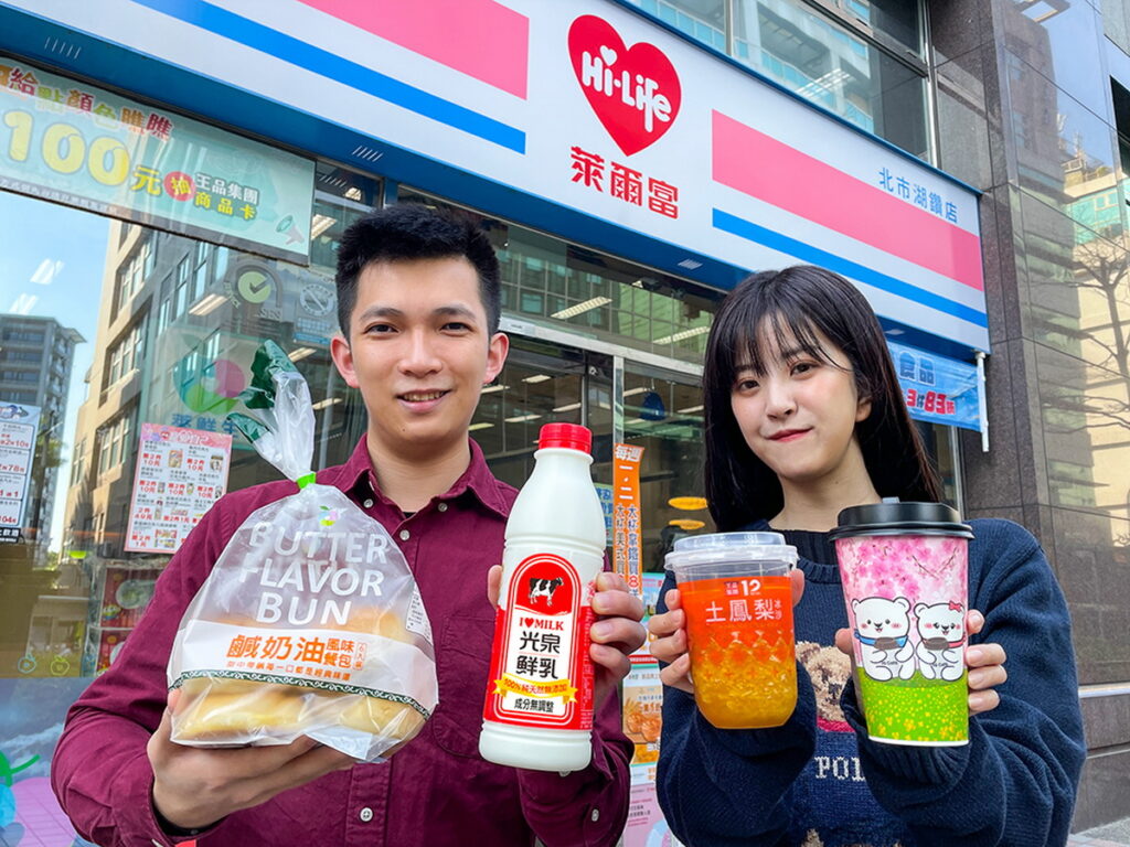 補班日不Blue，萊爾富推出咖啡優惠、超商獨家冰沙新品與家庭號吐司.餐包系列搭配光泉鮮奶享合購優惠吸客