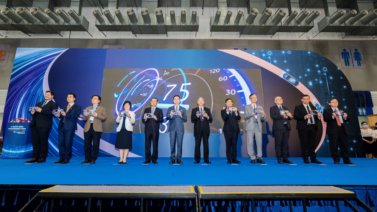 2023 年「台北國際汽機車零配件展（TAIPEI AMPA）」、「台北國際車用電子展 （AUTOTRONICS TAIPEI）」及「台灣國際智慧移動展（2035 E-Mobility Taiwan）」於今(12)日在台北南港展覽館 1 館 1&4 樓盛大開展。