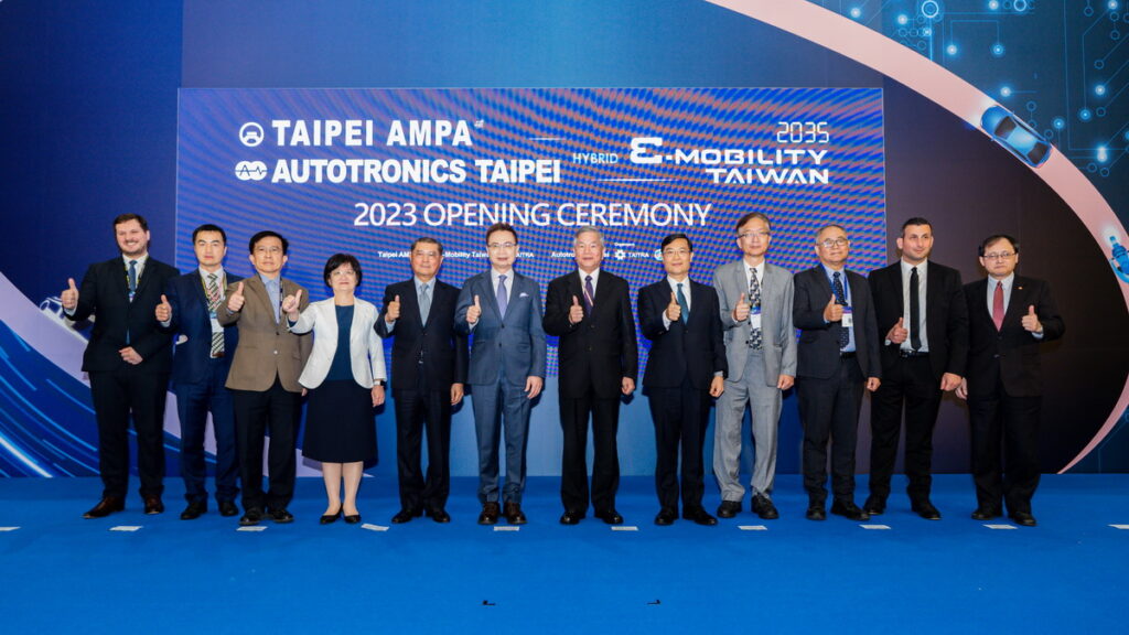 2023 年「台北國際汽機車零配件展（TAIPEI AMPA）」、「台北國際車用電子展
（AUTOTRONICS TAIPEI）」及「台灣國際智慧移動展（2035 E-Mobility Taiwan）」於今(12)日在台北南港展覽館 1 館 1&4 樓盛大開展。