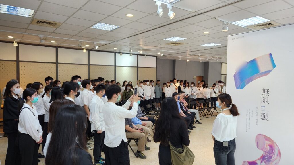 朝陽科大工設系舉行「青春校內展」開幕儀式。（圖/陳惠玲攝影）