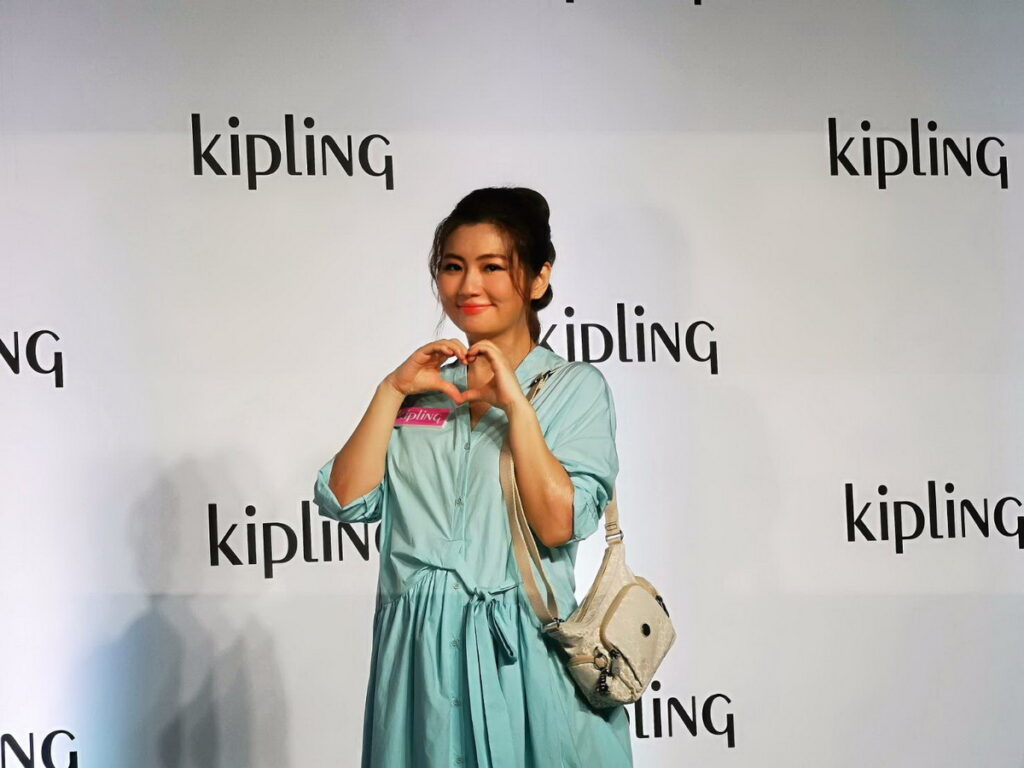 Selina擔任Kipling品牌年度代言人