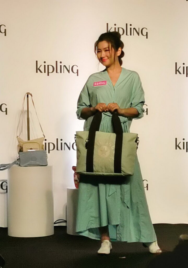 Selina擔任Kipling品牌年度代言人