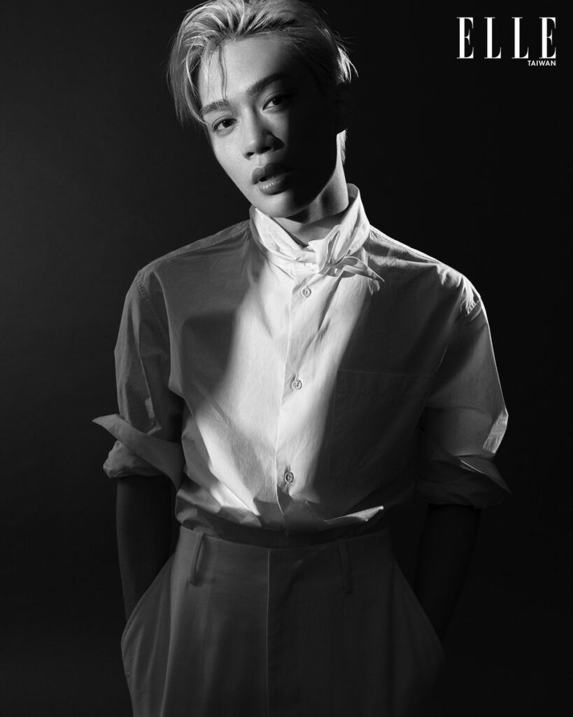 子翔：白色繫帶襯衫、寬版長褲（BOTH BY LOUIS VUITTON）。(照片轉載自「《ELLE》國際中文版雜誌」)