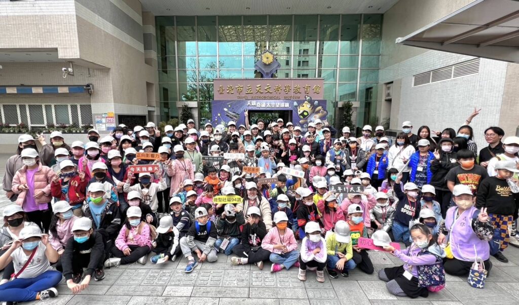 台灣一起夢想公益協會（以下簡稱一起夢想）藉由4月兒童月的機會，邀請南投在地5家長期陪伴、提供偏鄉兒童課輔的微型社福，讓超過百位偏鄉兒童有機會參訪台北