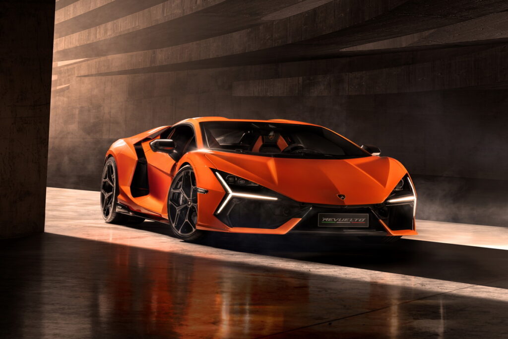 Lamborghini 首款HPEV高性能混合動力超級跑車Revuelto，獨家搭載日本普利司通 Potenza Sport 高性能車胎，兩大領導品牌正式進入超跑電動車時代_日本普利司通提供