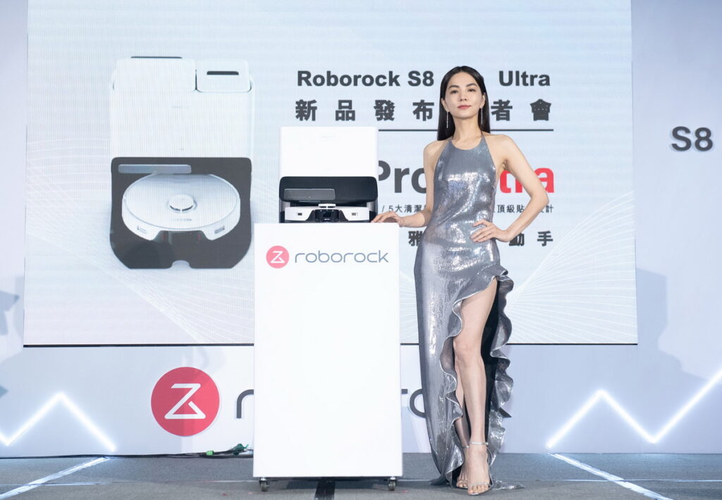Roborock 石頭科技優雅代言人 Ella陳嘉樺 與最新掃拖機器人S8 Pro Ultra.