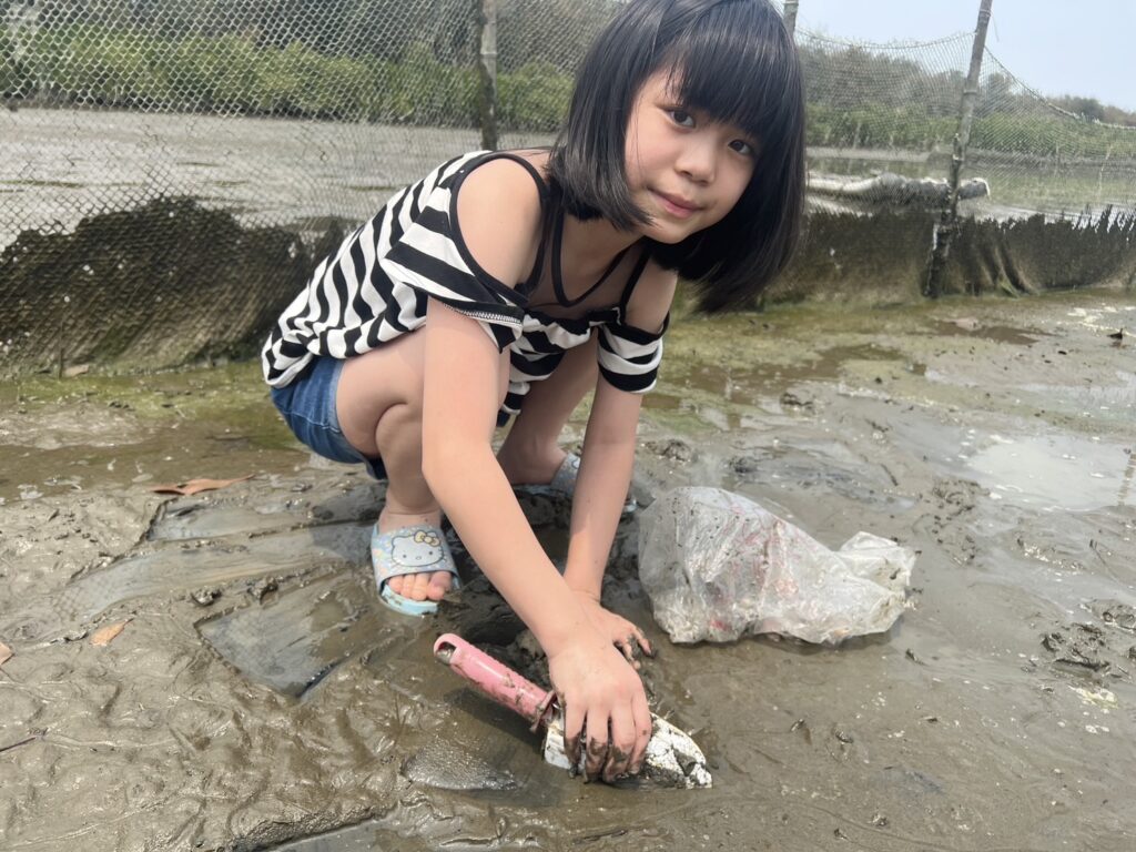 蛤蜊娘帶著大家前往體驗摸蛤蠣