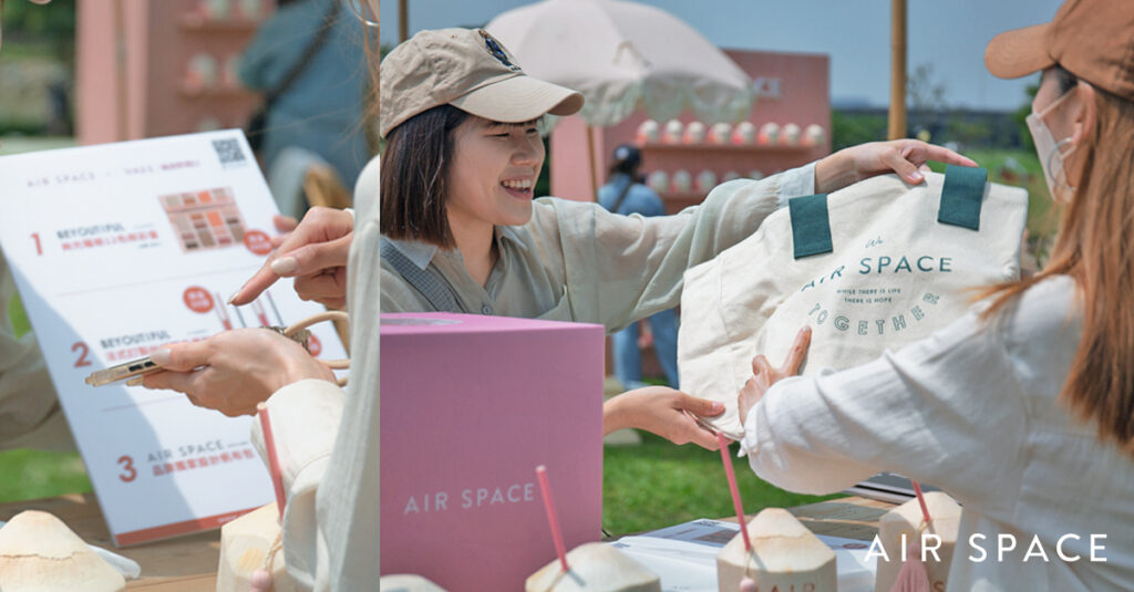 AIR SPACE準備豪禮，送給穿著比基尼前來攤位拍照打卡的民眾