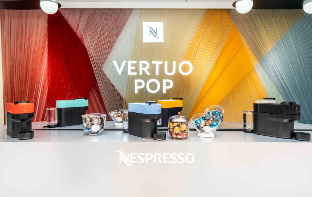 Nespresso邀請消費者化身玩色風格師，體驗現場VERTUO POP全系列6色咖啡機，品味擁有2.5公分厚Crema的臻選厚萃咖啡。