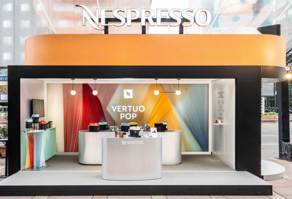 Nespresso打造期間限定全台首座千倍放大版VERTUO POP玩色咖啡快閃店，展開為期15天的台北巡迴。