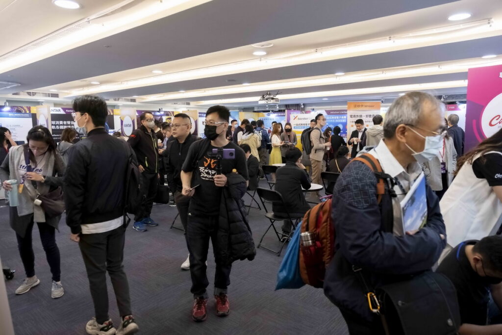 2023台灣跨境電商博覽會開展首日現場人潮絡繹不絕。