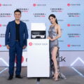 樂視達集團創辦人暨執行長 林耀池Lawrence與優雅代言人Ella陳嘉樺，宣布S8 Pro Ultra的掃拖機器人時代正式來臨