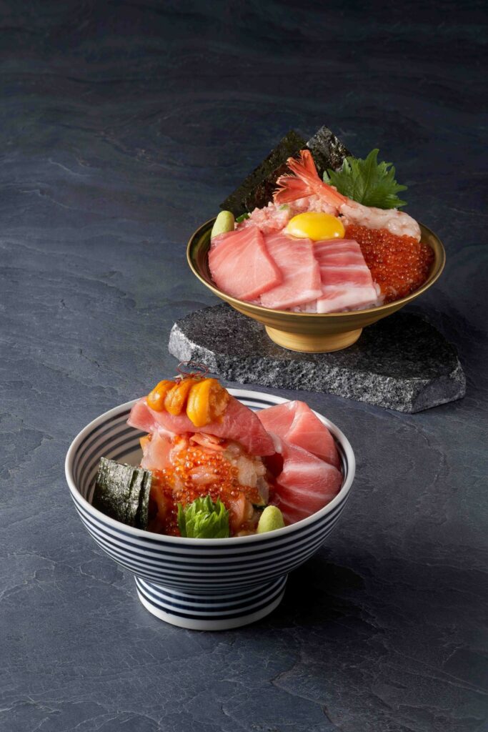 絢-黑鮪魚海鮮珠寶盒可以以日本橋海鮮丼辻半最為經典的「鯛茶漬け」盡享黑鮪一丼兩吃的終極美味。