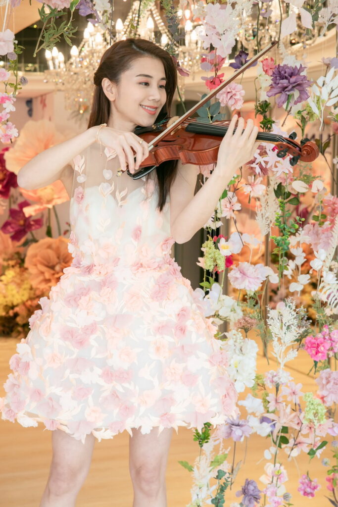 美女小提琴家 王馨平現場演奏走秀音樂