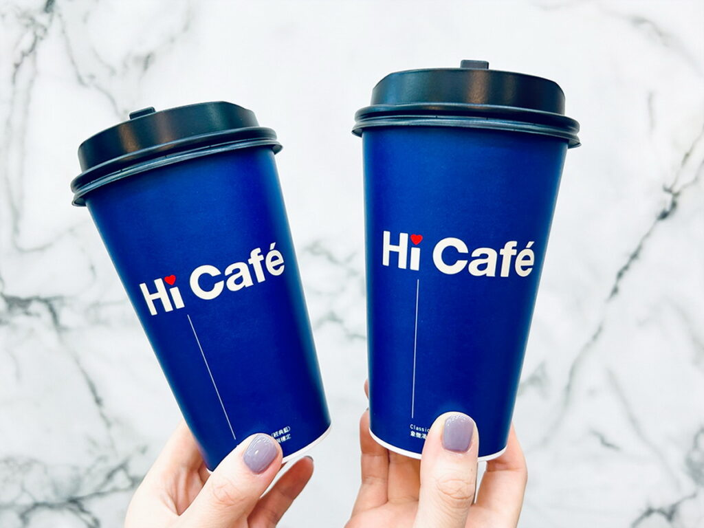 開工日限定！萊爾富於4月6日推出Hi Café大杯美式、大杯拿鐵加10元多1件優惠。