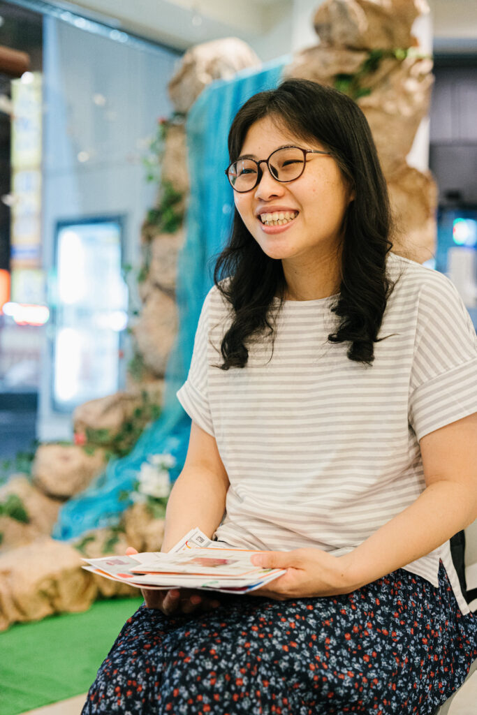  沈祐伃資助人說：謝謝展望會持續幫助孩子們，看見孩子露出純真笑容，就能感受這是份美好的責任。（照片提供：台灣世界展望會）