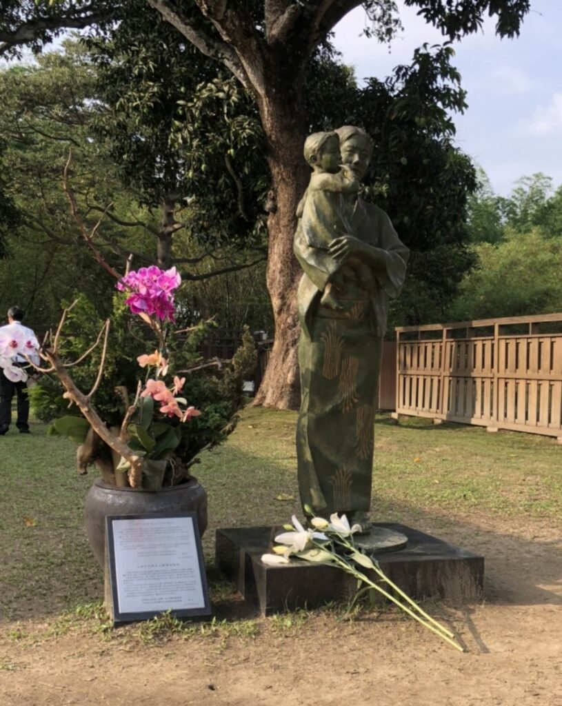 八田與一夫人豎立銅像１０週年，在八田與一故居中，規畫花卉裝置藝術展。