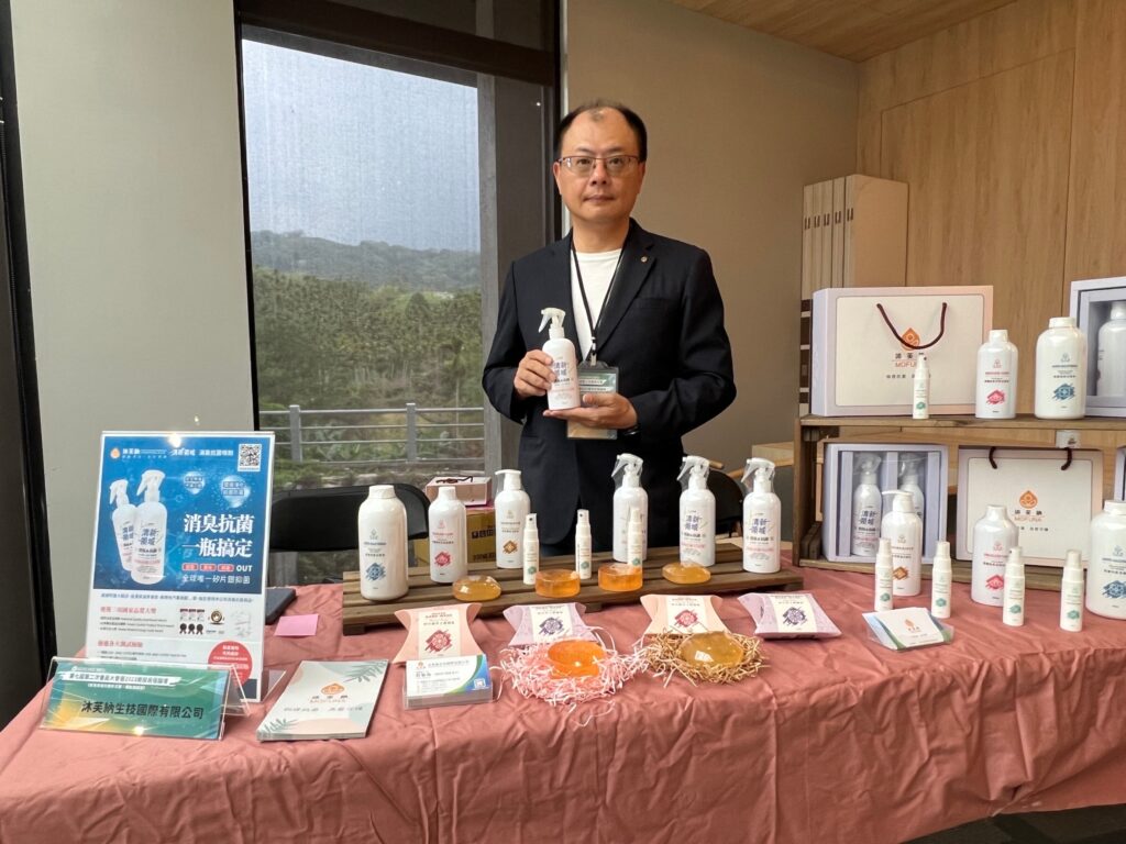 沐芙納生技有總經理莊智為推出清新領域系列抗菌除臭產品，採用全球唯一矽片銀抑菌技術
