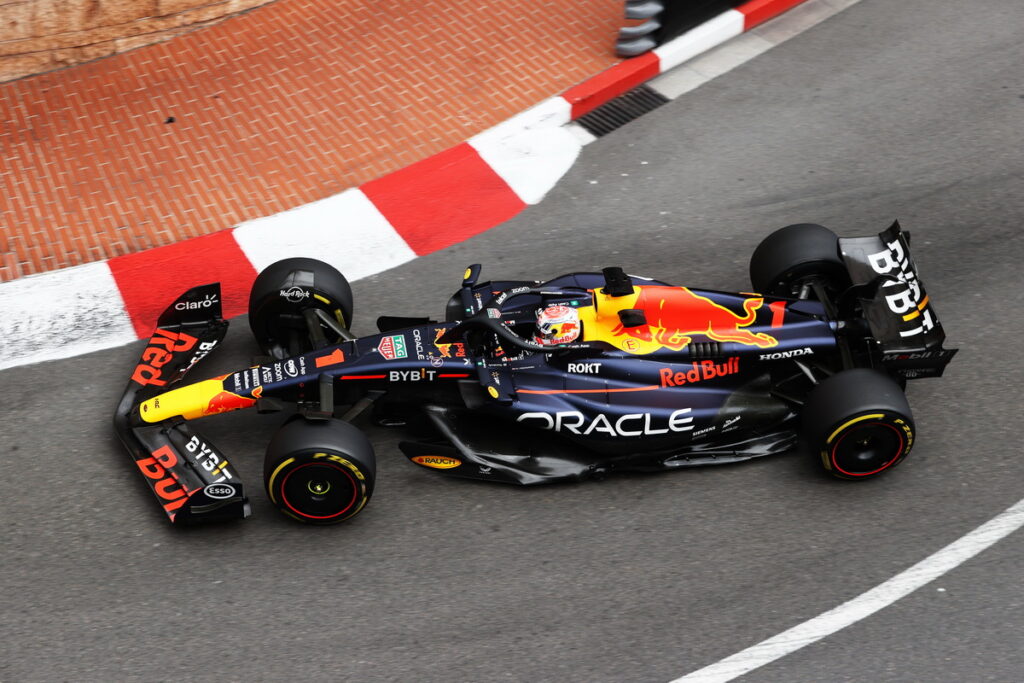 Red Bull車手Max Verstappen從竿位起步並全程領跑，二度奪下摩納哥大獎賽冠軍
