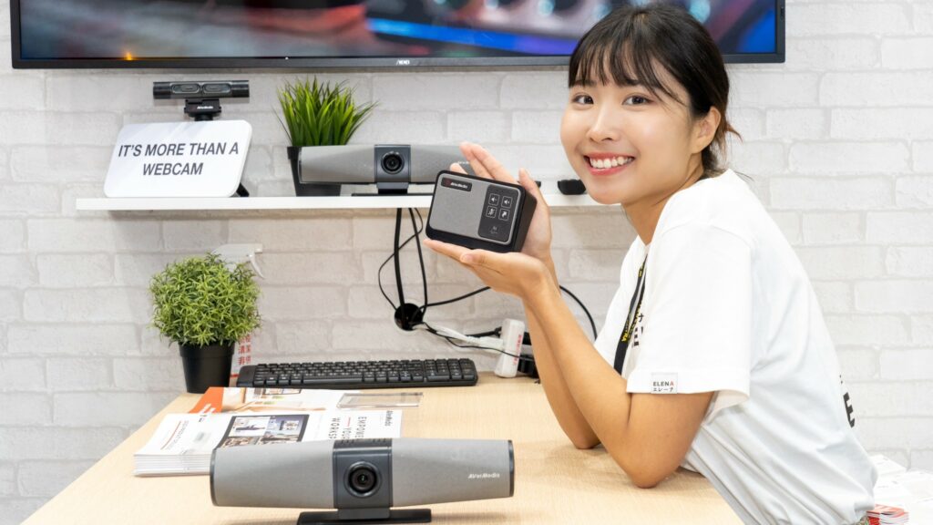 全球影音暨視訊領導品牌圓剛科技(2417)以「Empowering your workspace! 強化您的工作場域」為主題,展示多款創新的產品滿足各種直播類型的需求