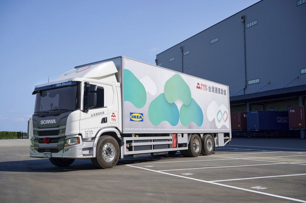 IKEA聯手台泥企業團旗下的台灣通運引進全台第一輛電動大貨車，實踐綠色物流。