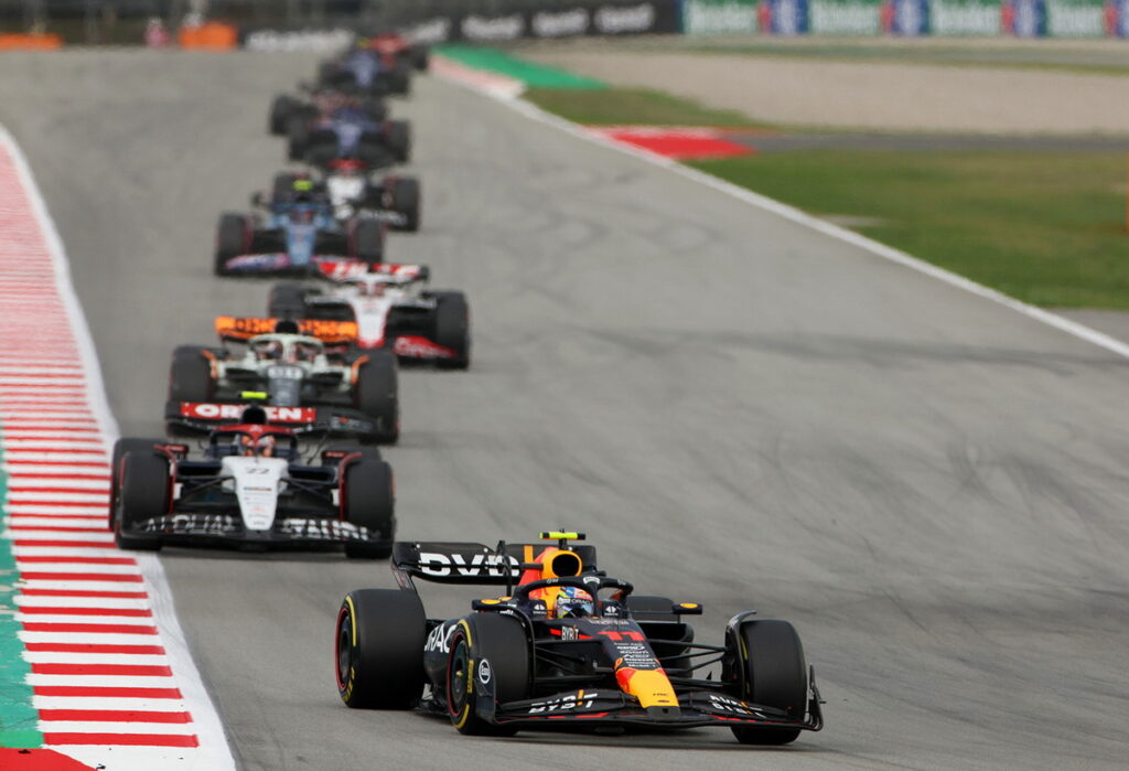 儘管面對排位戰失利，Red Bull車手Sergio Pérez仍在比賽中表現出色，從第11位一路追趕至第4名完賽。