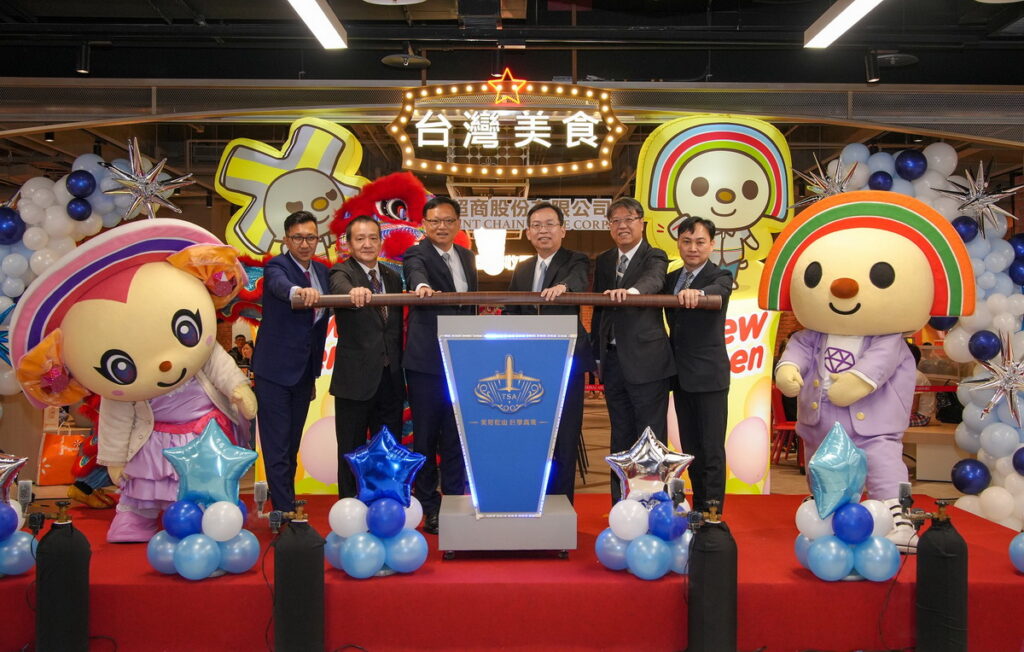 統一超商於6月6日以「美好松山 巨擘高飛」為主題，全新改裝「松山機場第二航廈美食商場」提供旅客更豐富的生活體驗，今(6日)邀請民用航空局 林國顯局長共同剪綵舉行開幕慶！